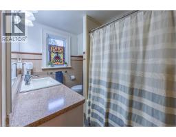 72 CRESCENT Boulevard - 26
