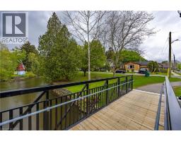 72 CRESCENT Boulevard - 34