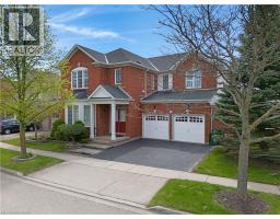27 GLAZEBROOK Crescent - 1