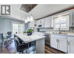 11 HEMLOCK CRES Crescent - 12