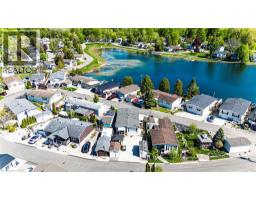 11 HEMLOCK CRES Crescent - 33