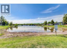 11 HEMLOCK CRES Crescent - 44