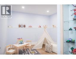 12 KINGSLEY Road - 43