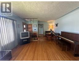 10 CHARLTON Crescent - 11