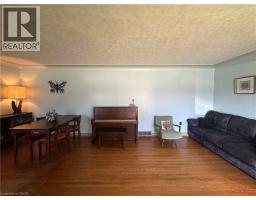 10 CHARLTON Crescent - 12