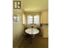 10 CHARLTON Crescent - 15