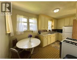 10 CHARLTON Crescent - 16