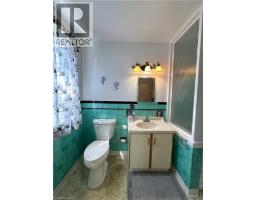 10 CHARLTON Crescent - 22