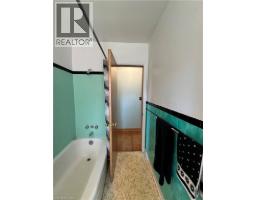 10 CHARLTON Crescent - 24