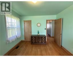 10 CHARLTON Crescent - 27