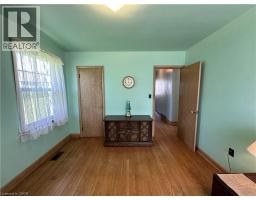 10 CHARLTON Crescent - 28