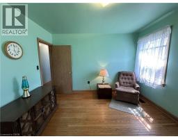 10 CHARLTON Crescent - 29