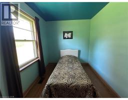 10 CHARLTON Crescent - 33