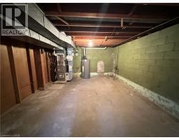 10 CHARLTON Crescent - 40