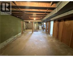 10 CHARLTON Crescent - 41