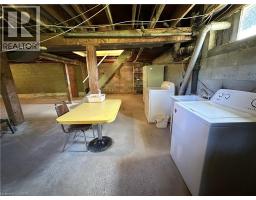 10 CHARLTON Crescent - 42