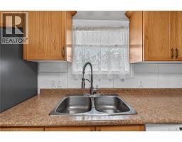 31 LARCHWOOD Drive - 18