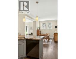 377 HESS Street S - 22