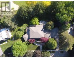 61 HUNTLEY Crescent - 2