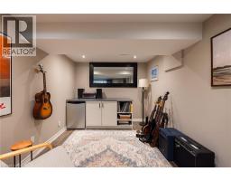 1259 RICHARDS Crescent - 26