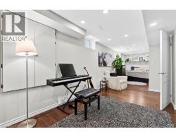 7 SUMMERWIND Drive - 34