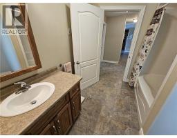 39 ROSS Avenue N - 25