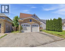 43 DECARO Crescent - 2