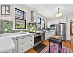 22 CONNAUGHT Avenue S - 18