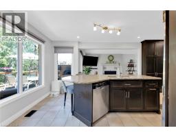 64 WOODVIEW Crescent - 12