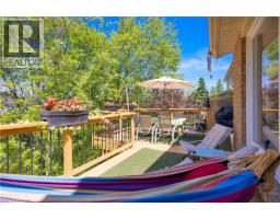 64 WOODVIEW Crescent - 16