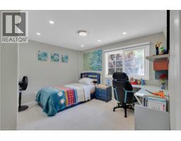 64 WOODVIEW Crescent - 24