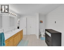 64 WOODVIEW Crescent - 34