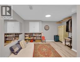 64 WOODVIEW Crescent - 36
