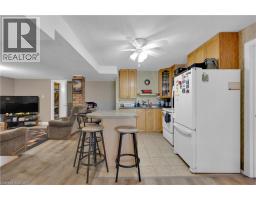 64 WOODVIEW Crescent - 40