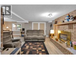 64 WOODVIEW Crescent - 43