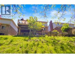64 WOODVIEW Crescent - 47