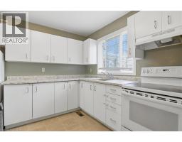 255 NORTHLAKE Drive UnitNo. 15 - 4