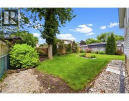 644 LOMOND Crescent - 34