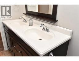 7 MONARCH Court - 22
