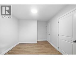 12 MAIN Street W - 20
