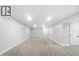 12 MAIN Street W - 28