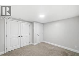 12 MAIN Street W - 31