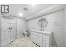 12 MAIN Street W - 32