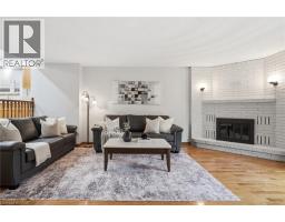 6 ROYCE Avenue - 23