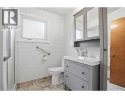 6 ROYCE Avenue - 26