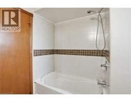6 ROYCE Avenue - 31