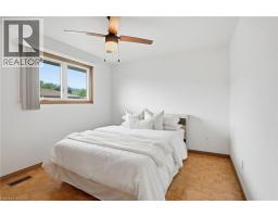 6 ROYCE Avenue - 32