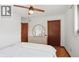 6 ROYCE Avenue - 33