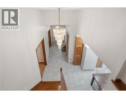 6 ROYCE Avenue - 36
