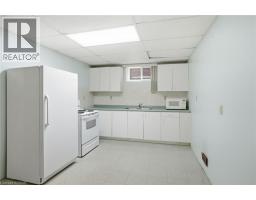 6 ROYCE Avenue - 40